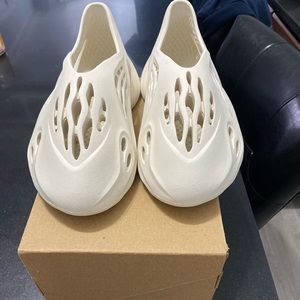 Yeezy Foam Runners size 9